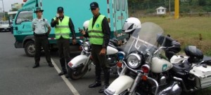  Retienen ocho vehículos pesados en Santiago por circular sin permiso