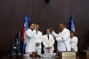 Momento en que es juramentado el presidente Abel Martinez para el período legislativo 2013-2014. 