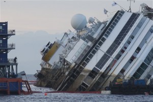 Crucero encallado (AP)