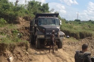 Extracción de materiales del río (Cortesía de @Eldurisimo2305)