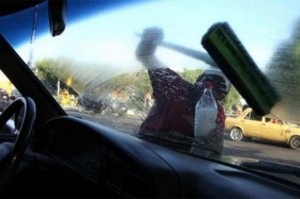 Limpia vidrios aseguran que no todos son agresivos ni viciosos