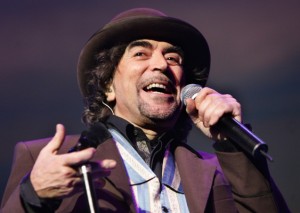 Hospitalizan al cantautor español Joaquín Sabina