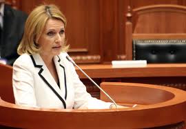 Ministra de Defensa, Mimi Kodheli