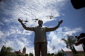 Estatua de Nelson Mandela (AP)