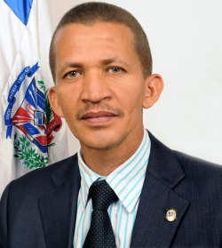 Lupe Núñez, diputado del PLD, no dio razones de su salida.
Foto: fuente externa