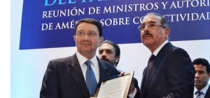 Taleb Rifai hace entrega de Carta Abierta de la Campaña de Líderes Mundiales al presidente Medina