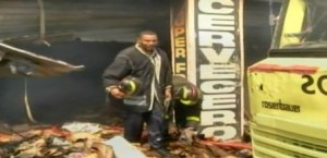 Bomberos en incendio