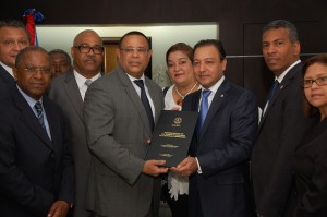 Abogados entregan proyecto de ley