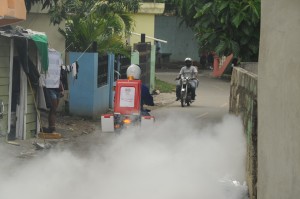 Vecinos de Katanga en Los Mina realizan jornada contra mosquitos 