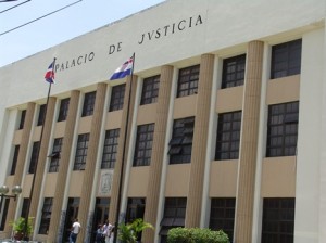 Renzo  Hilario acude a Fiscalía DN a aclarar caso falsificación orden de libertad 
