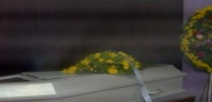 Santiago: velan restos de mujer que murió aplastada dentro de su carro al caerle furgón de camión