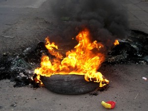 Seguidores de Matos Hernández protestan por anulación certificado como ganador a diputado