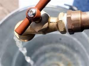 Moradores de Sánchez denuncian dos semanas sin agua potable

