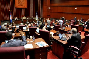 Senadores aprueban préstamos para pago 