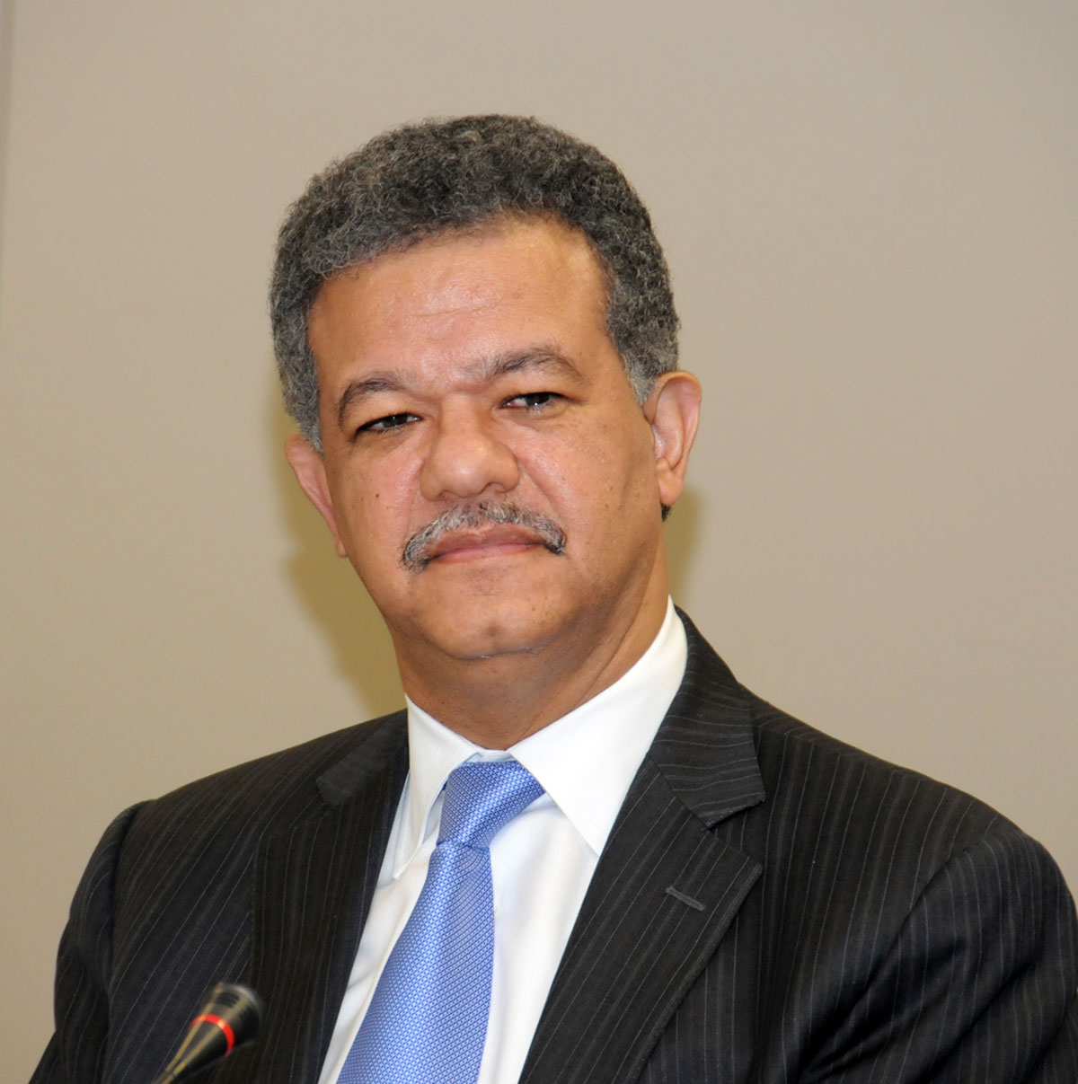 Leonel Fernández se reúne con regidores PLD
