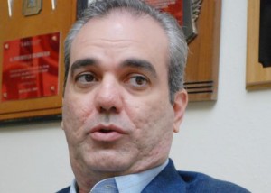 Abinader promete crear fábrica de empleos
