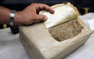 DNCD apresa cuatro hombres con una paca de marihuana y nueve hookas
