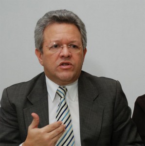 Salazar dice CERSS promovió dos importantes leyes en materia de salud