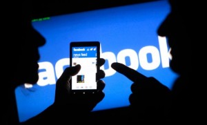 Expertos explican por qué estudio dice que personas que usan Facebook duran más  