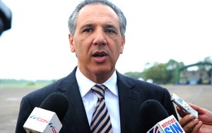 Ministro Peralta admite salarios en la administración pública son bajos 