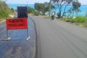 Asfaltan apresuradamente  carretera cotuí-Presa de Hatillo


