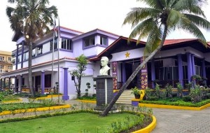 Dirigentes Yamasá piquetean casa nacional del PLD