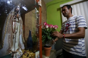 VENERAN A VIRGEN QUE "LLORA SANGRE" CONTRA EL ABORTO EN EL OESTE DE M…XICO