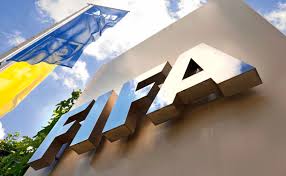 FIFA prohíbe al Real Madrid y al Atlético de Madrid fichar nuevos jugadores hasta 2017