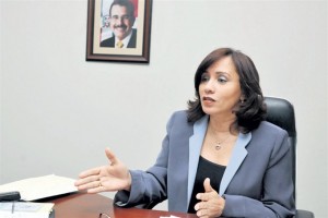 Piden destituir directora CONAPE pero ésta denuncia envejecientes son usados