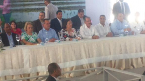 Danilo con parceleros
