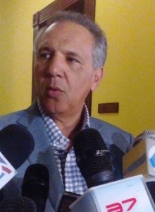 Más de 100 empresarios asistieron a cena pro fondos DM