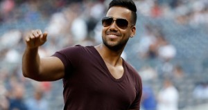 Recogen firmas para que Romeo Santos tenga su estatua de cera