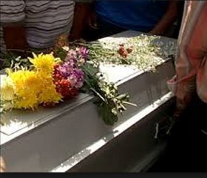 Sepultan pareja ultimada por agentes PN en confuso incidente en San Cristóbal 