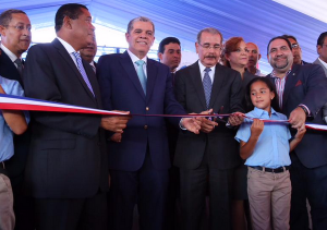 Presidente inaugura  plantel educativo en Constanza