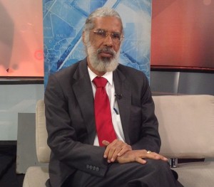 Hubieres no descarta aumento del pasaje por alza de los combustibles