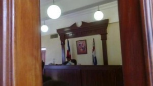 Suspenden revisión de coerción a implicados en caso Banco Peravia