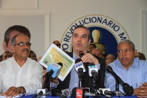 Abinader acusa al gobierno de cobrar impuesto ilegal por permisos de importaciones
