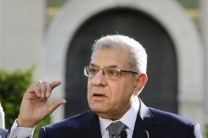 Renuncia el gobierno egipcio en medio de caso de corrupción 
