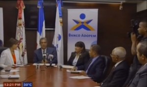 Banco Adopem y UNEV firman convenio de colaboración 