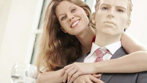 La nueva tendencia de muchas mujeres a inventarse un novio que no existe