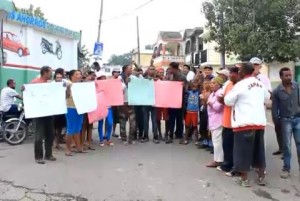 Protestan en Los Pomos de Cotuí en demanda de reivindicaciones