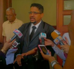 Abogado afirma fue sorpresivo escape de pilotos franceses del país