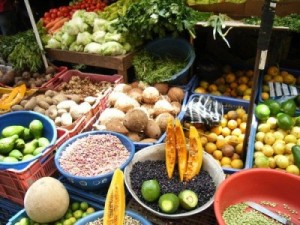 Amas de casa se quejan por alza de precios de productos básicos 