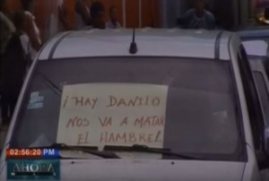 Marchan en Pedernales a favor de operaciones de la minera DOVEMCO