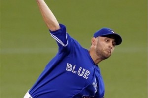 Estrada lanza joya y Azulejos obligan a un sexto juego ante Reales 