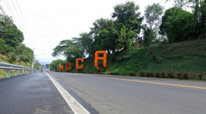 Asfaltan apresuradamente  carretera cotuí-Presa de Hatillo


