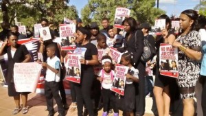 Familiares de choferes asesinados condenan libertad de regidor acusado de ordenar muertes