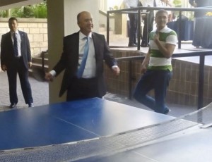 Domínguez Brito rehúsa a responder críticas que piden su renuncia 
