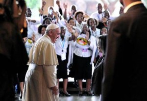 El papa condena 