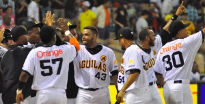 Alfredo Marte disparó un cuadrangular y remolcó cuatro carreras las Aguilas Cibaeñas vencieron por 7-0 a los Toros del Este, en el torneo de béisbol invernal dominicano, en opción a la Copa BHD León y dedicado a don Miguel Feris Iglesias.